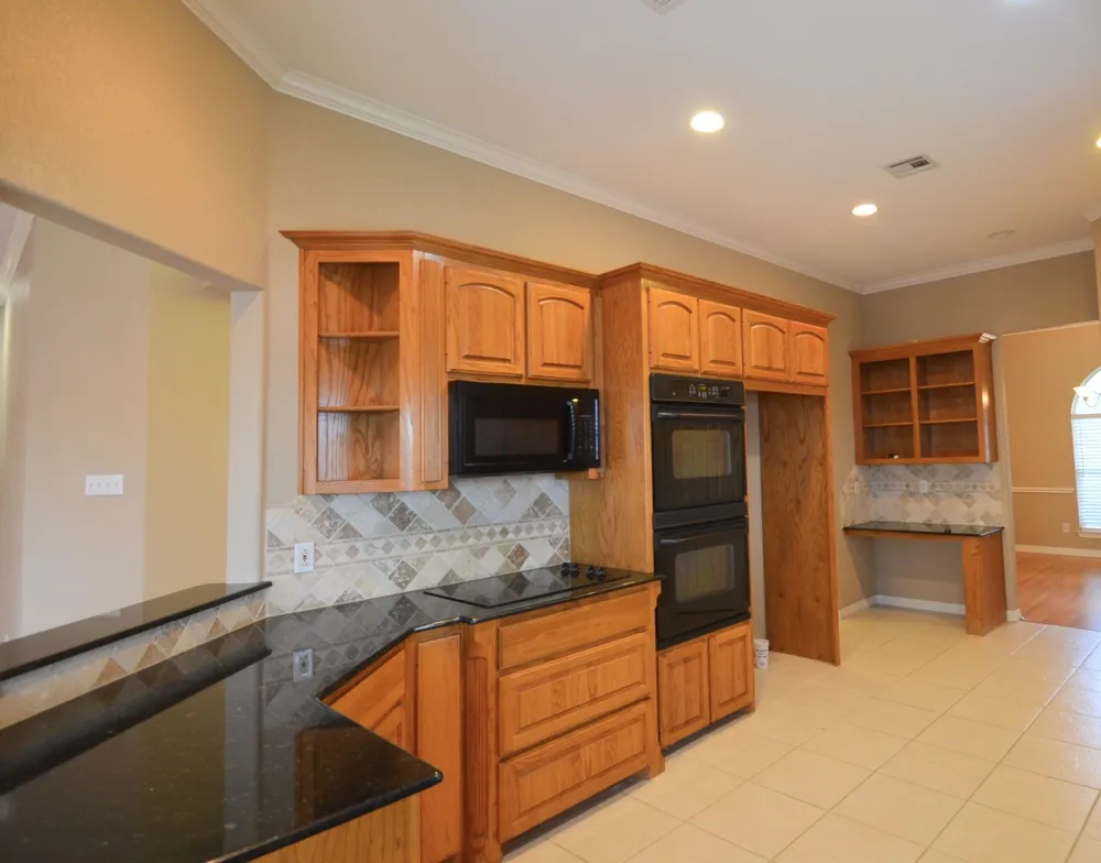 924 Lands End Cove Hewitt, TX 76643