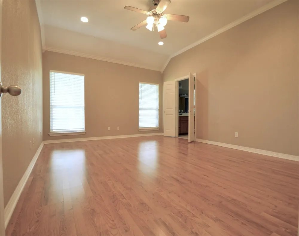 924 Lands End Cove Hewitt, TX 76643