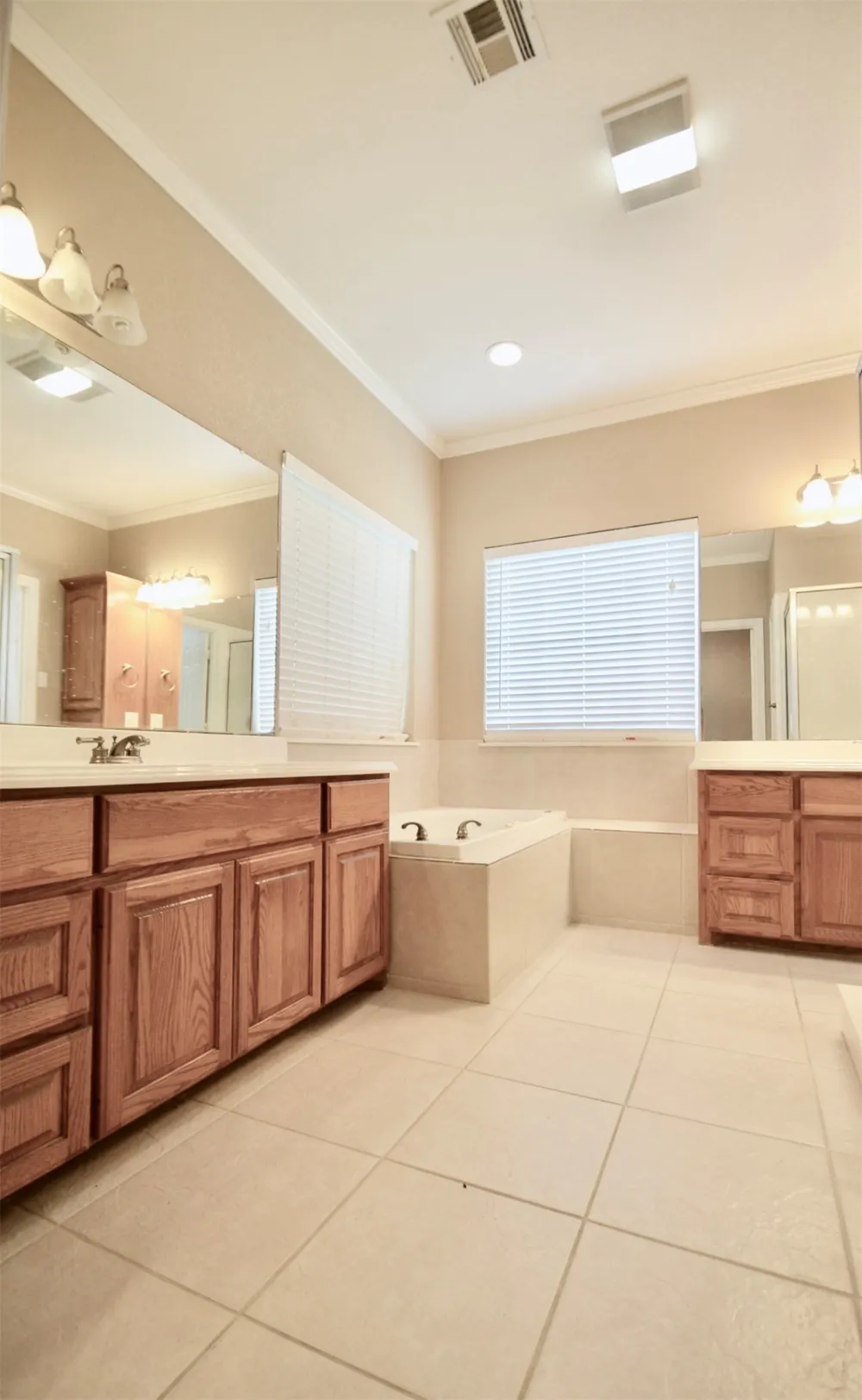 924 Lands End Cove Hewitt, TX 76643