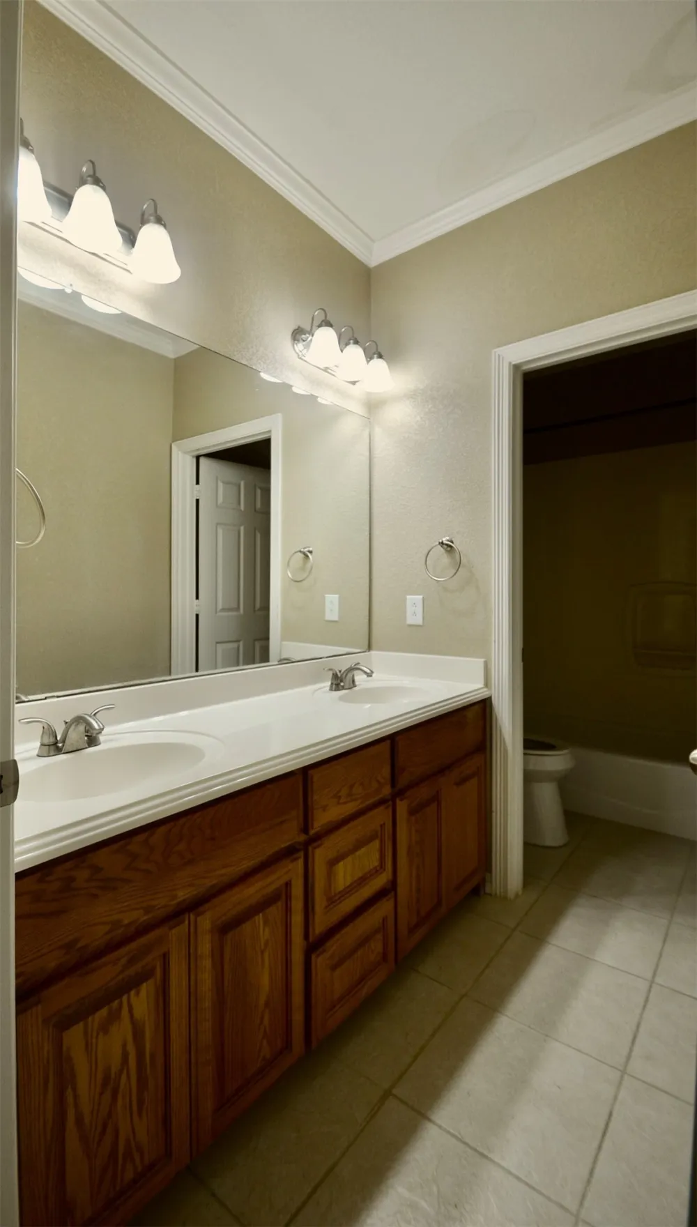 924 Lands End Cove Hewitt, TX 76643