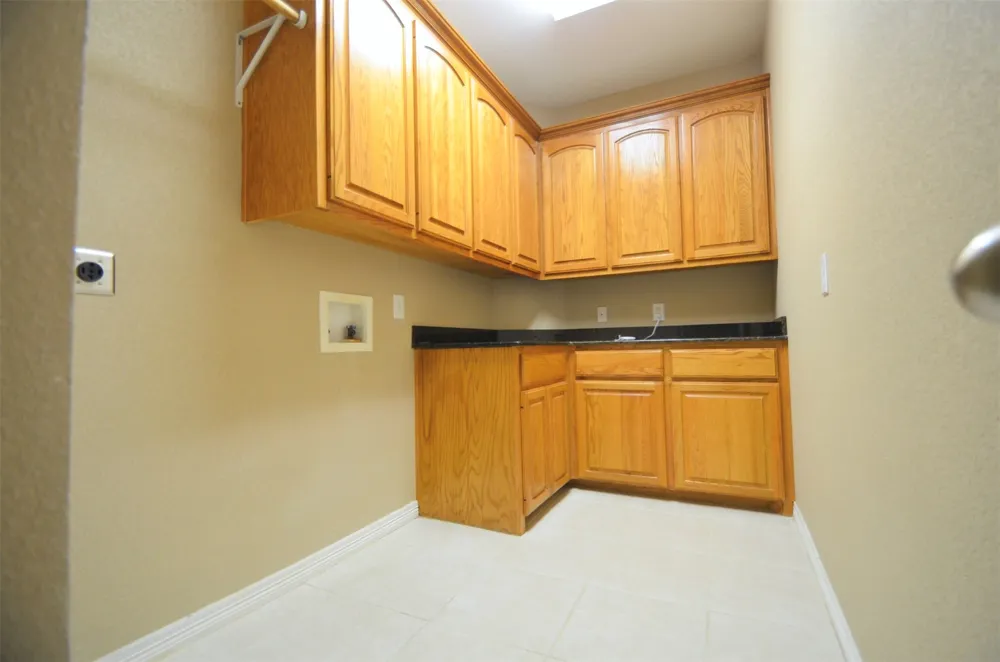 924 Lands End Cove Hewitt, TX 76643
