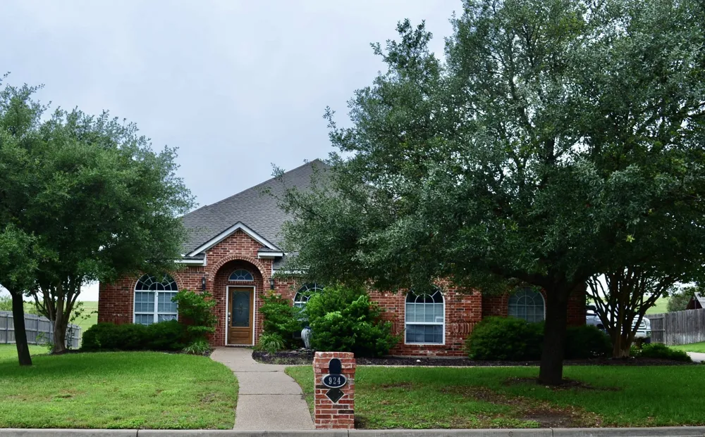 924 Lands End Cove Hewitt, TX 76643