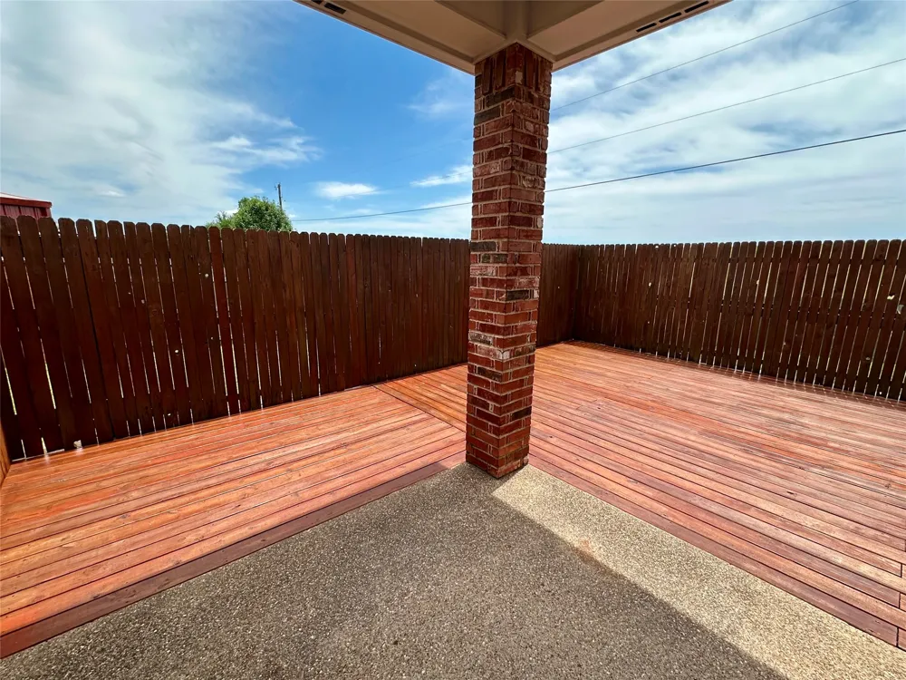 924 Lands End Cove Hewitt, TX 76643