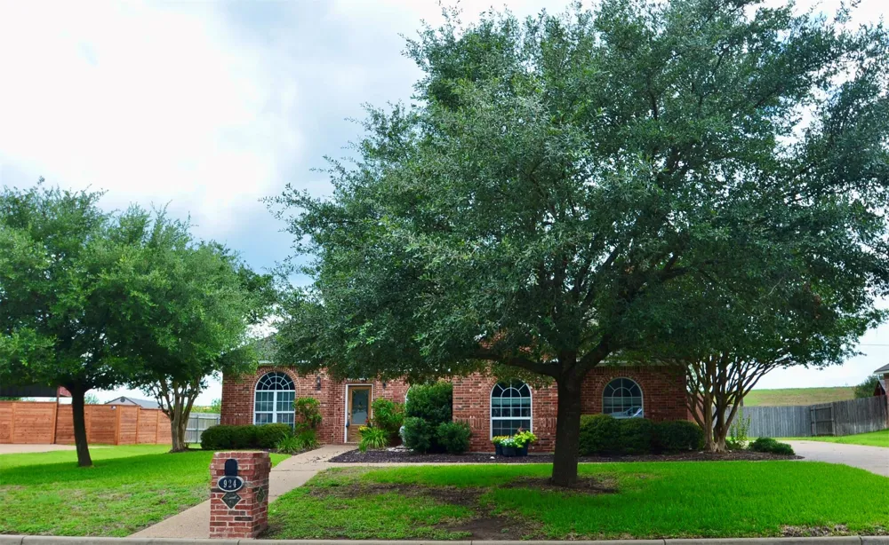 924 Lands End Cove Hewitt, TX 76643