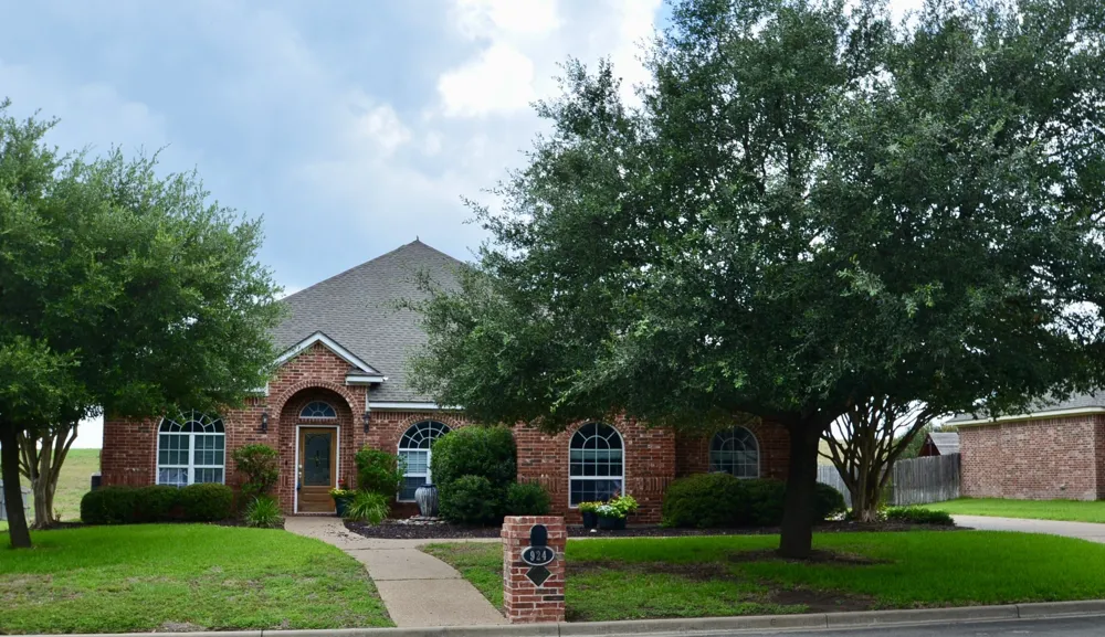 924 Lands End Cove Hewitt, TX 76643