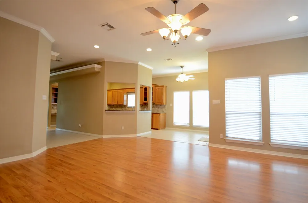 924 Lands End Cove Hewitt, TX 76643