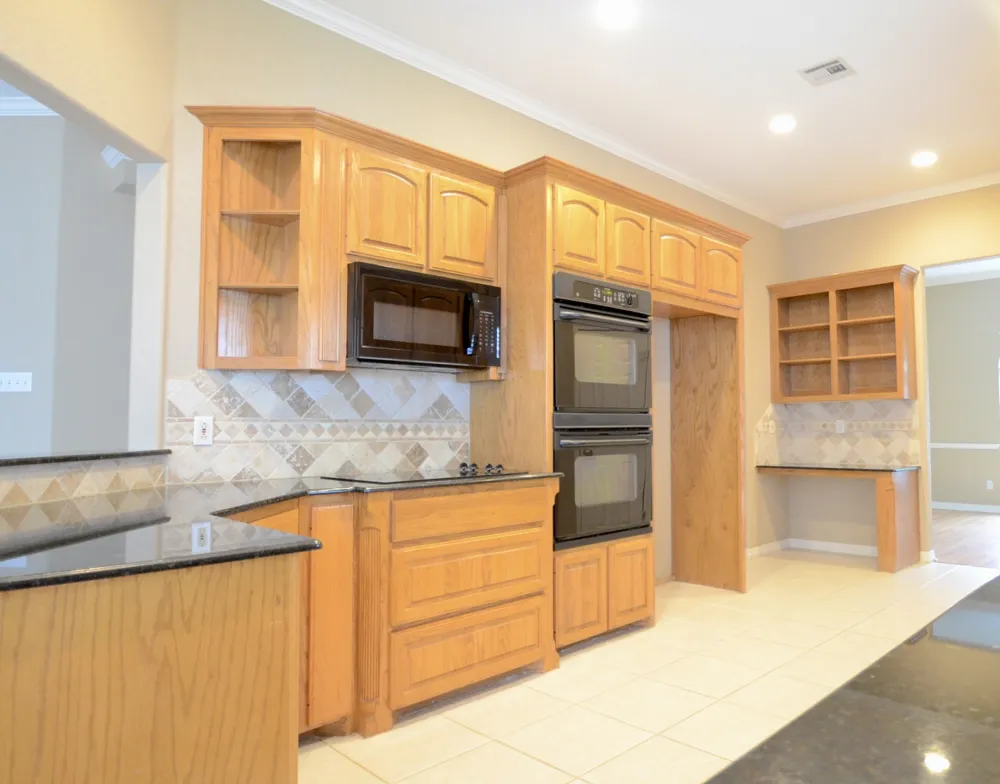 924 Lands End Cove Hewitt, TX 76643