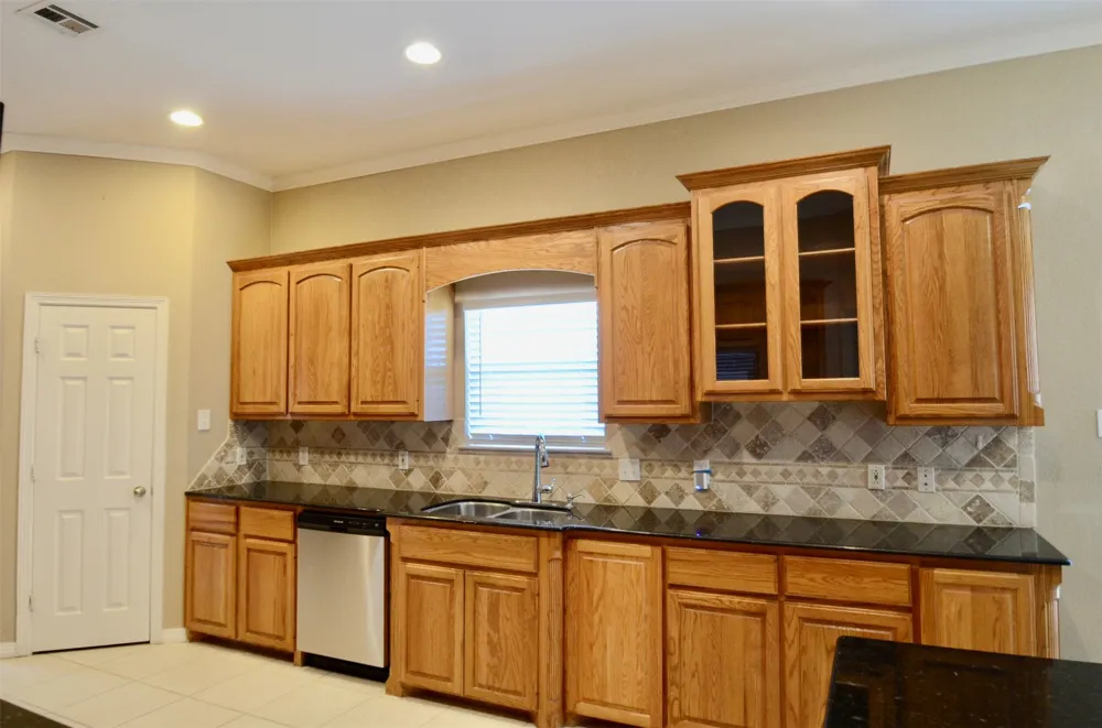 924 Lands End Cove Hewitt, TX 76643