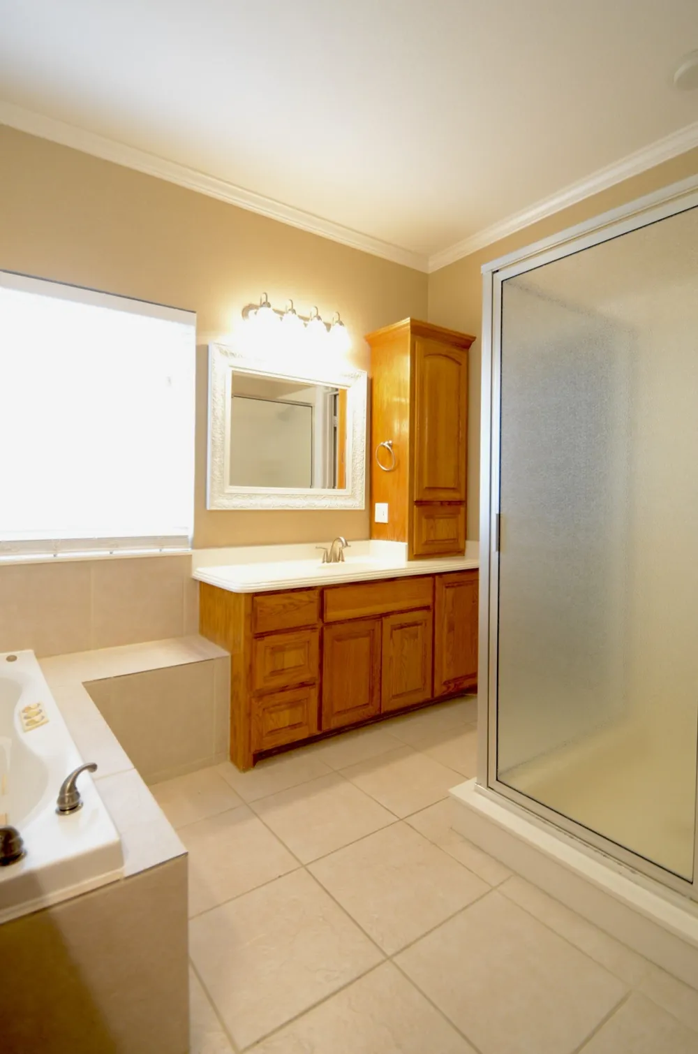 924 Lands End Cove Hewitt, TX 76643