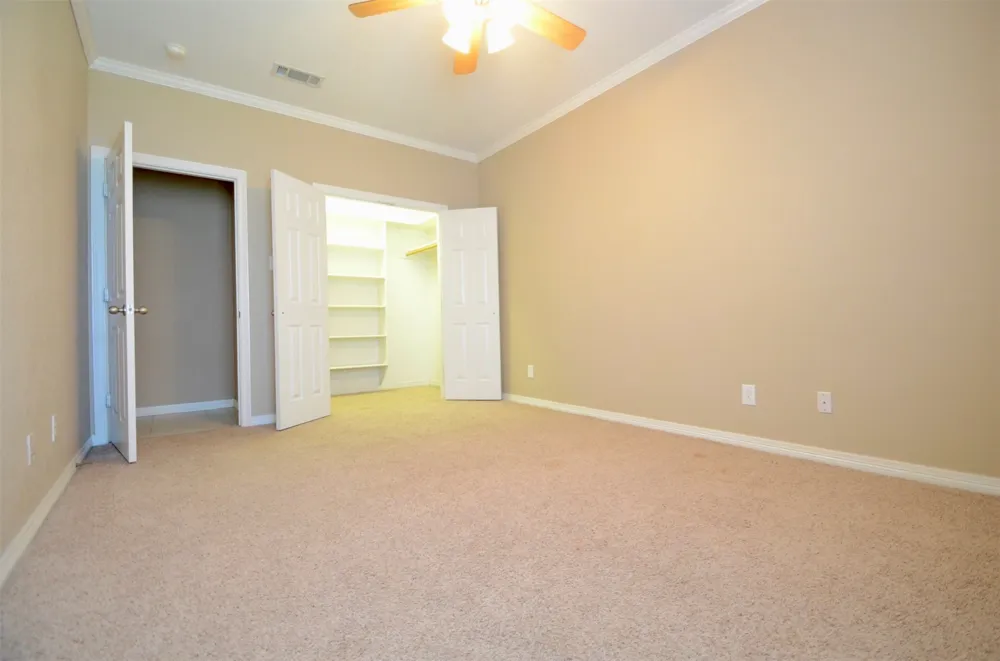 924 Lands End Cove Hewitt, TX 76643