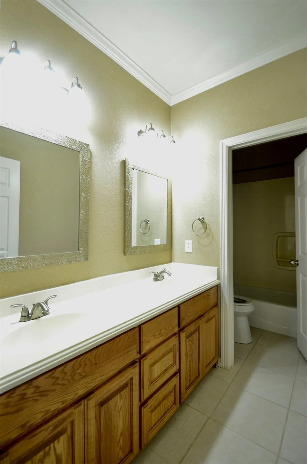924 Lands End Cove Hewitt, TX 76643