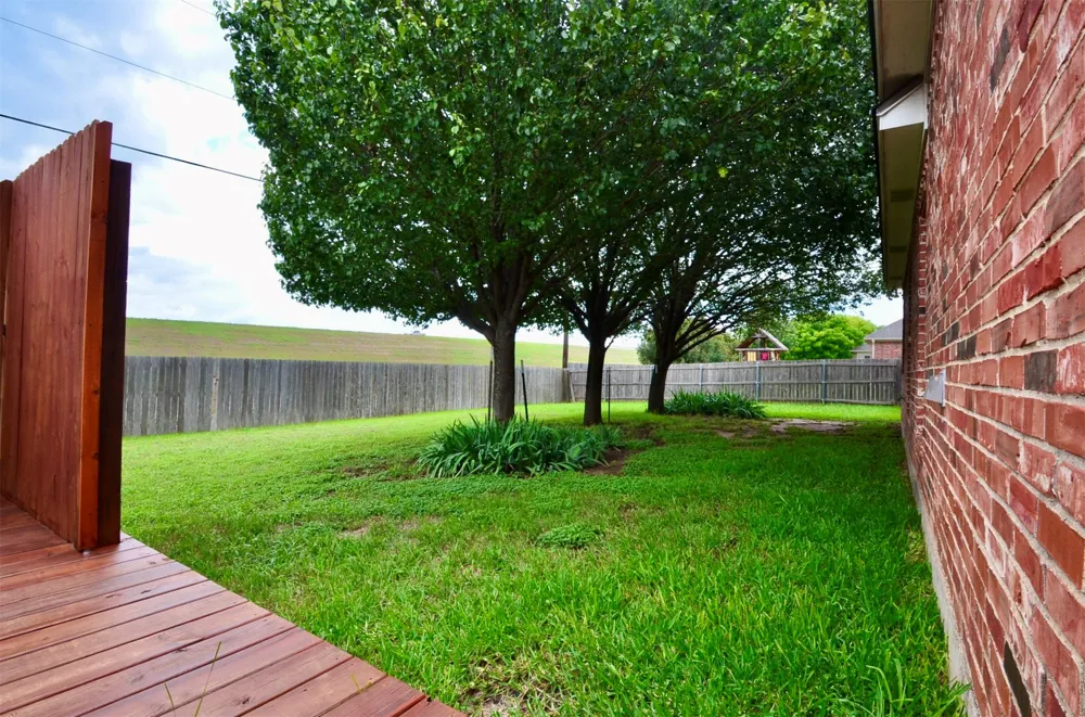 924 Lands End Cove Hewitt, TX 76643