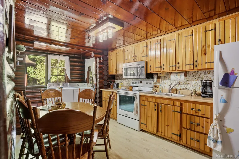 3814 S Towerline Road Bridgeport Charter Township, MI 48722