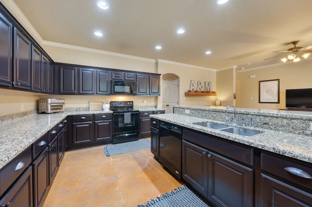 405 Momma Bear Drive College Station, TX 77845