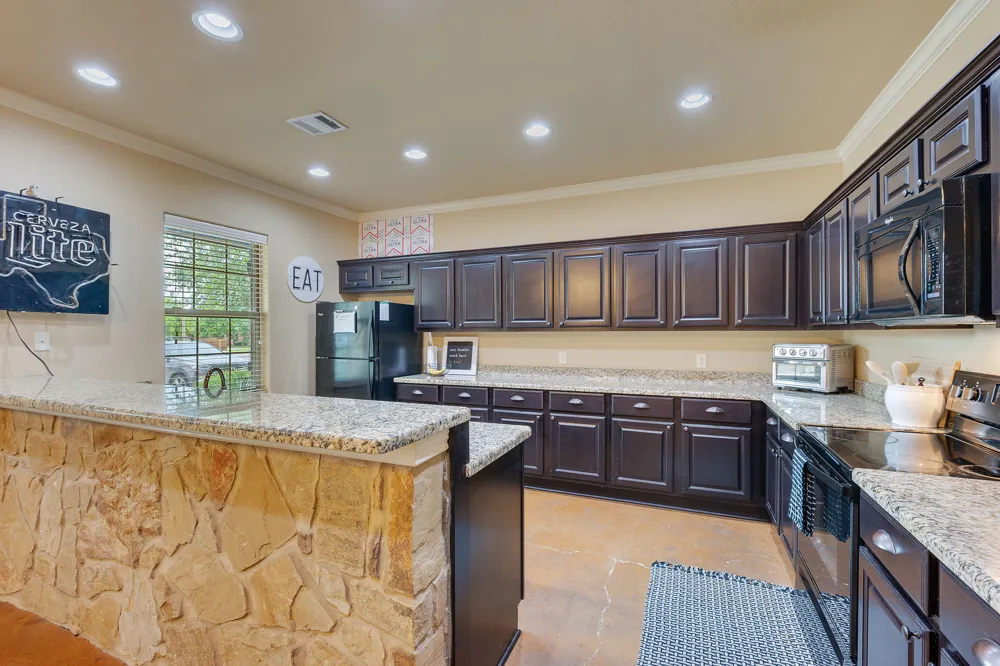 405 Momma Bear Drive College Station, TX 77845