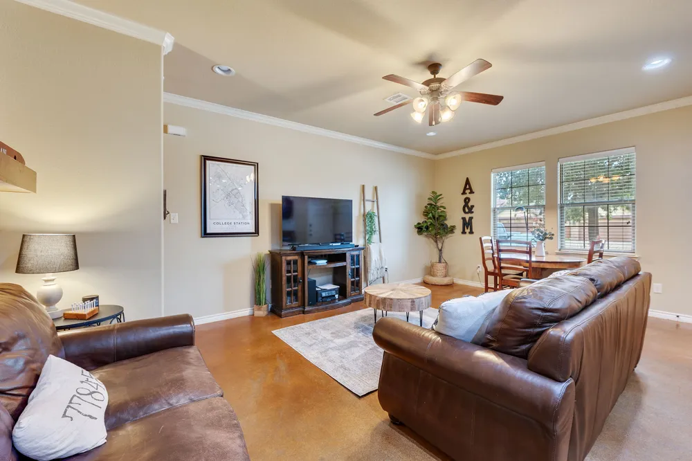 405 Momma Bear Drive College Station, TX 77845
