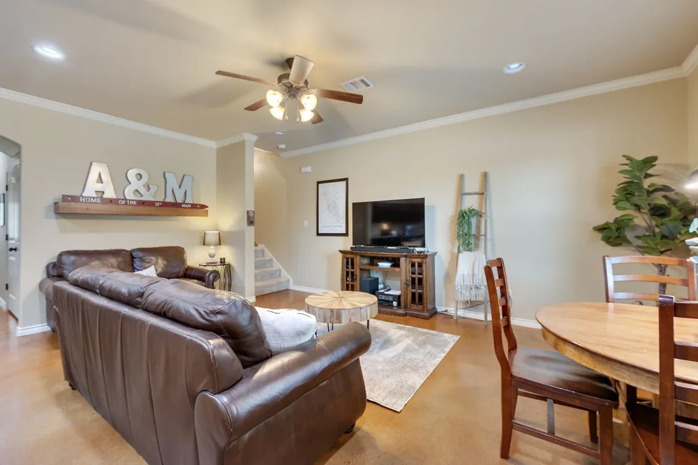 405 Momma Bear Drive College Station, TX 77845