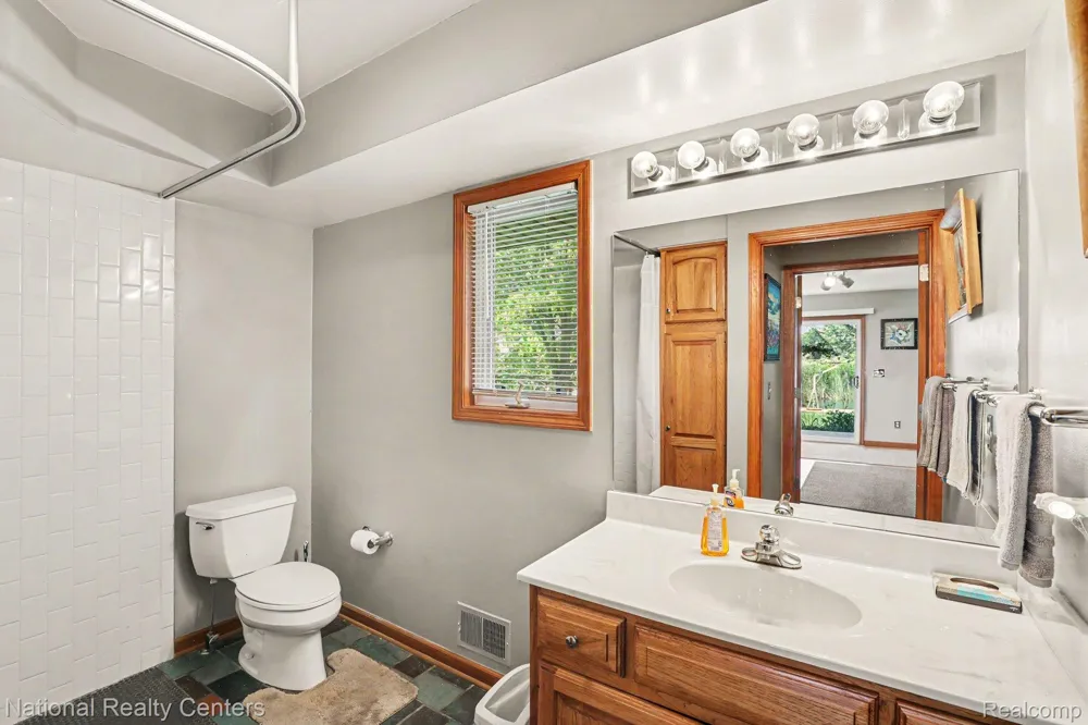 10368 Saint John Drive Algonac City, MI 48001