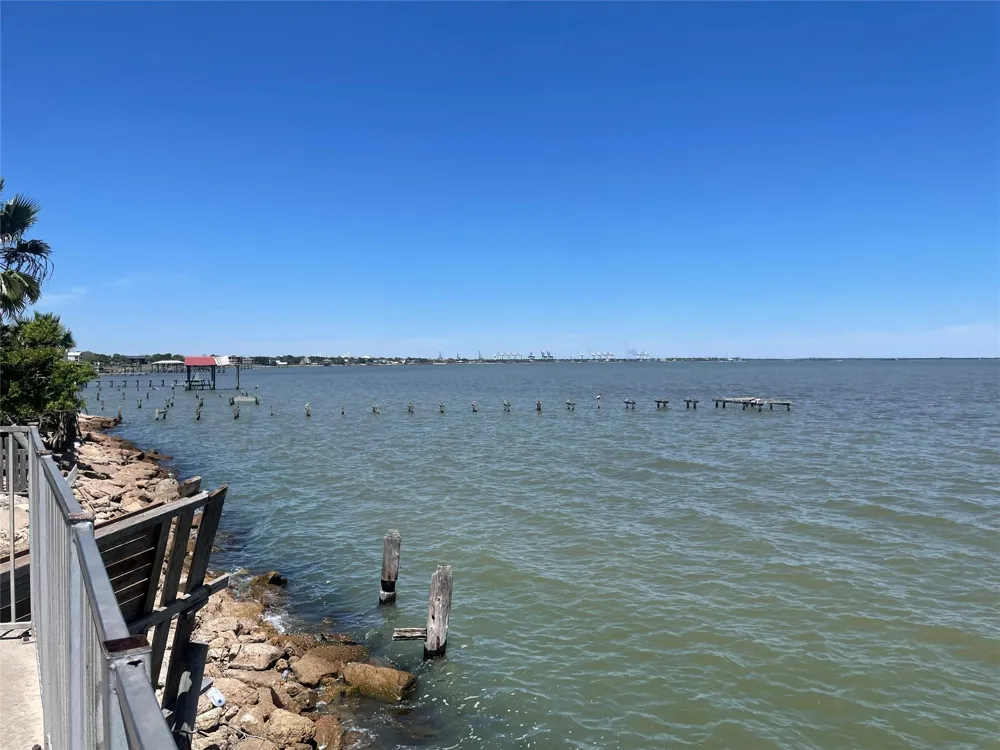 134 Bay Shore Drive La Porte, TX 77571