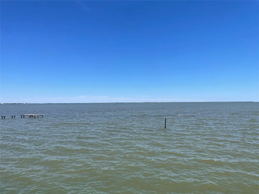134 Bay Shore Drive La Porte, TX 77571