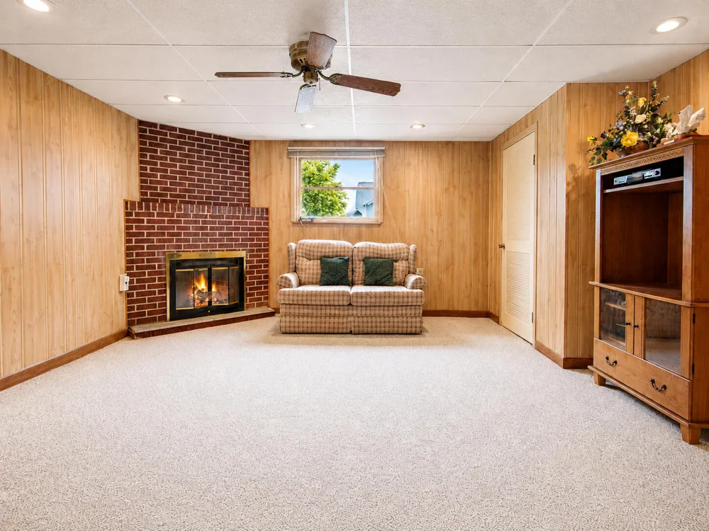 9502 Forrest Drive Highland, IN 46322
