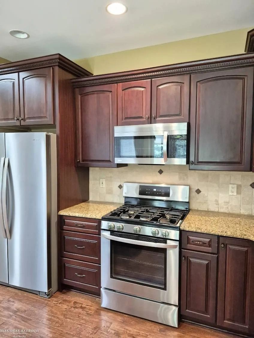 50804 Redwood Lane New Baltimore City, MI 48047