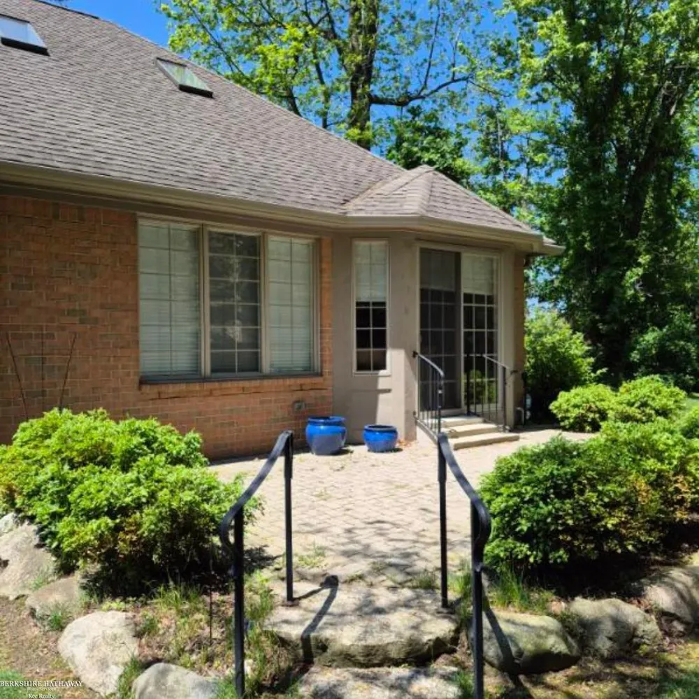 50804 Redwood Lane New Baltimore City, MI 48047