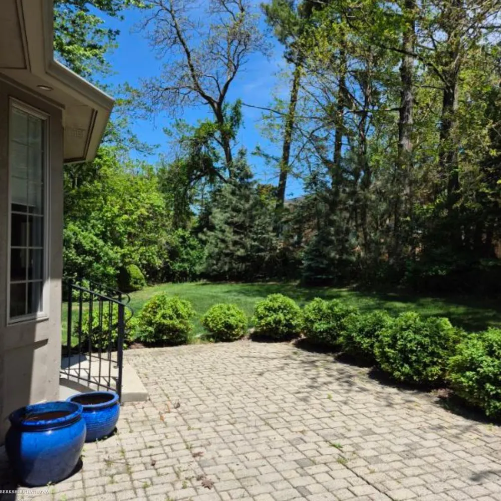 50804 Redwood Lane New Baltimore City, MI 48047