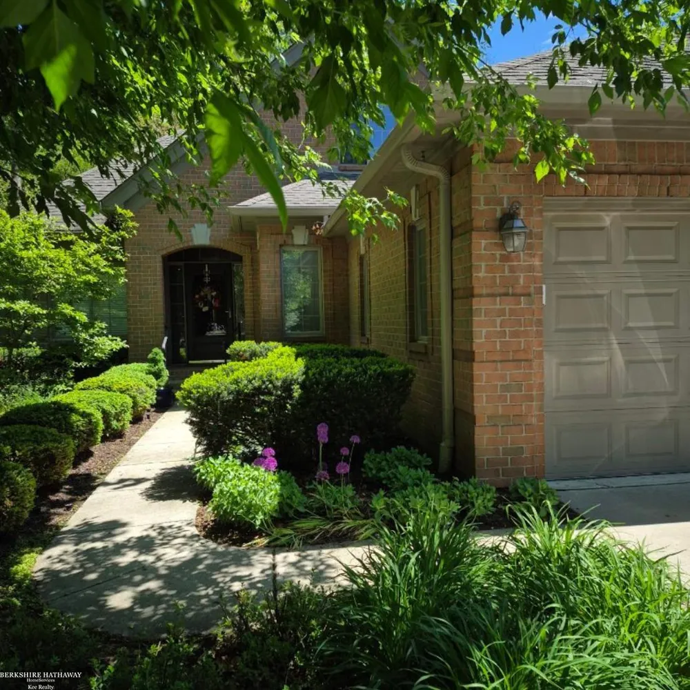 50804 Redwood Lane New Baltimore City, MI 48047