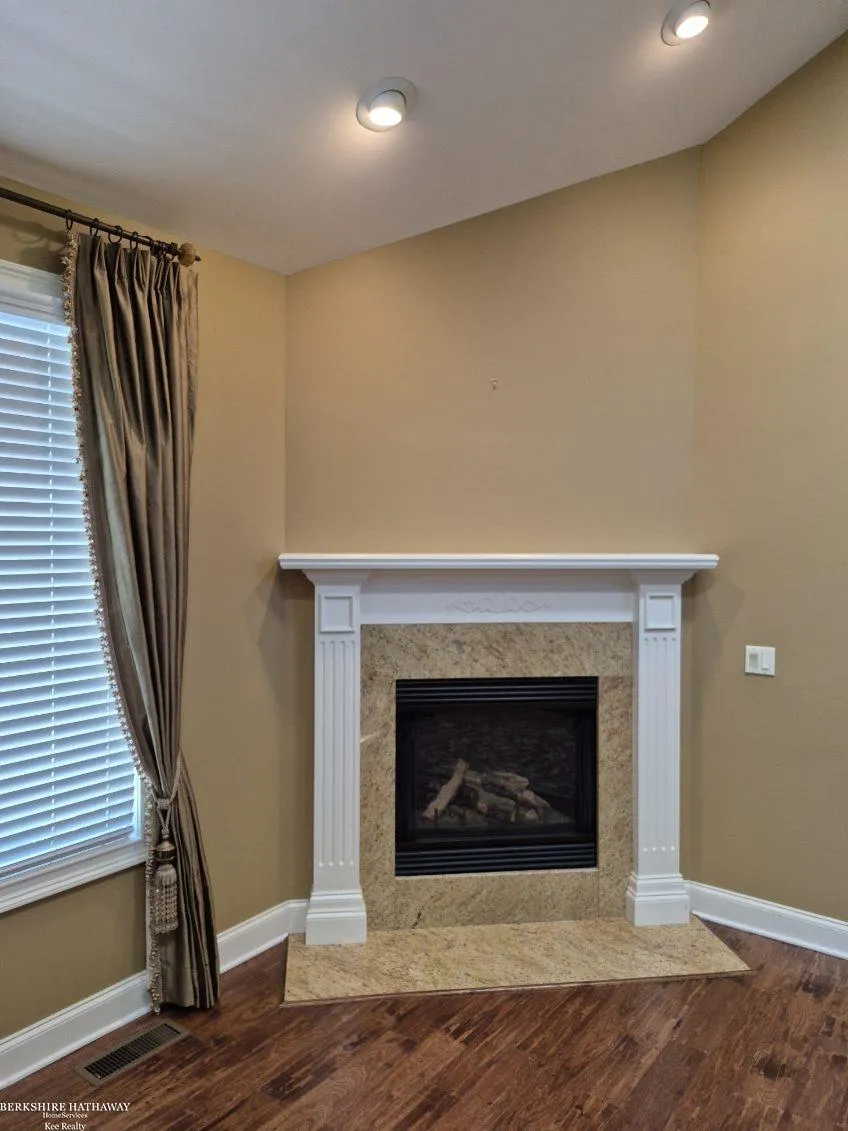 50804 Redwood Lane New Baltimore City, MI 48047