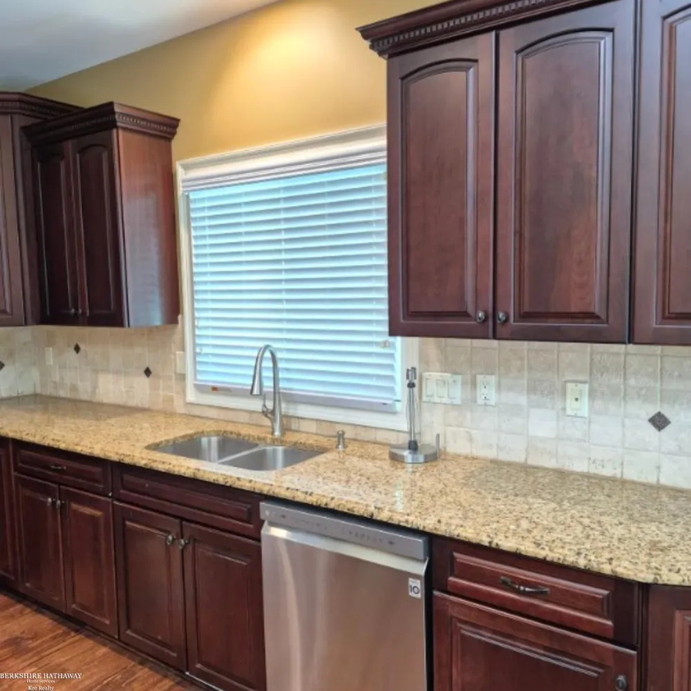 50804 Redwood Lane New Baltimore City, MI 48047