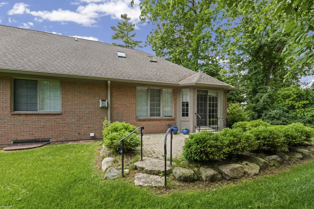 50804 Redwood Lane New Baltimore City, MI 48047