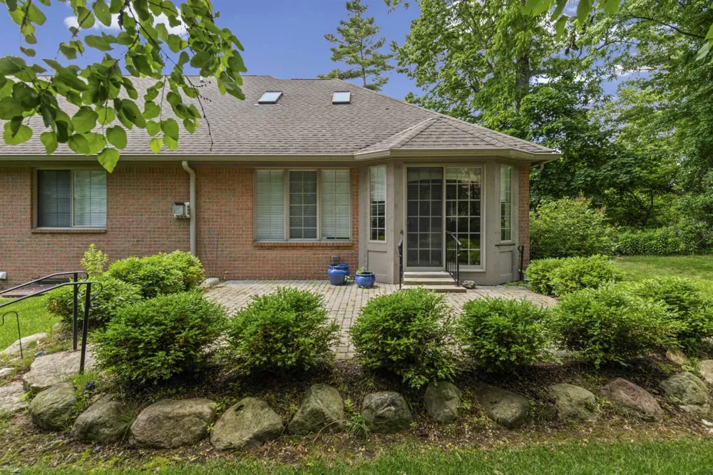 50804 Redwood Lane New Baltimore City, MI 48047