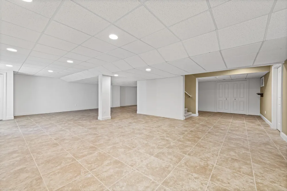 50804 Redwood Lane New Baltimore City, MI 48047