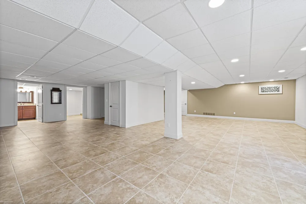 50804 Redwood Lane New Baltimore City, MI 48047