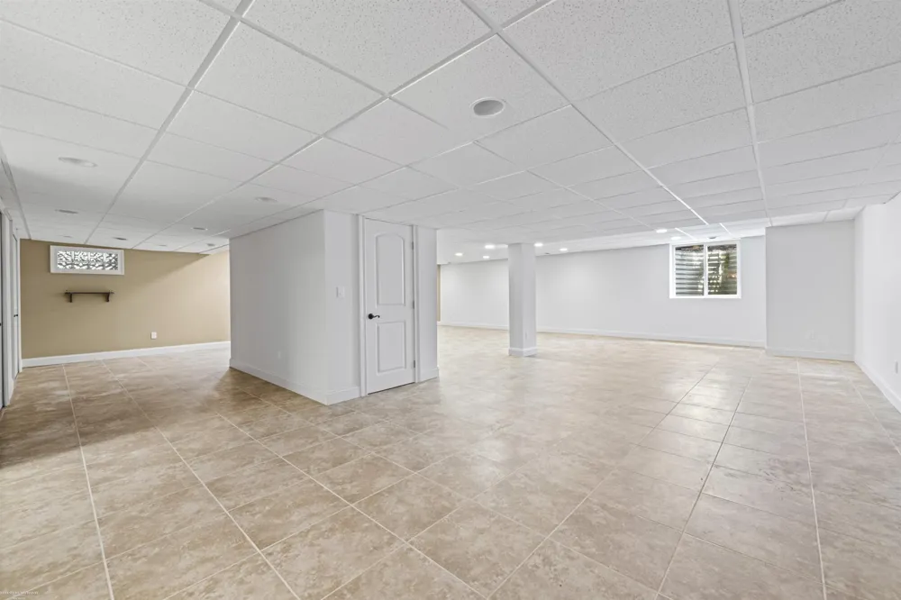 50804 Redwood Lane New Baltimore City, MI 48047