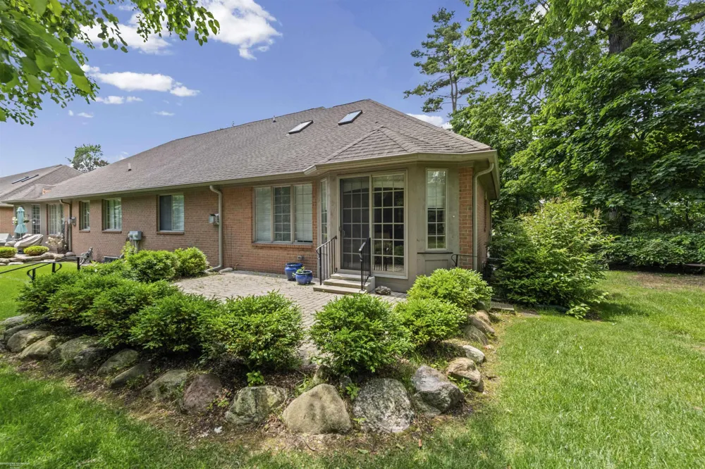 50804 Redwood Lane New Baltimore City, MI 48047