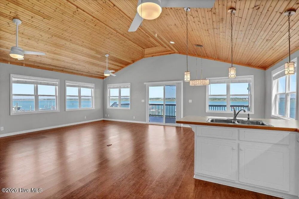 712 Channel Boulevard Topsail Beach, NC 28445