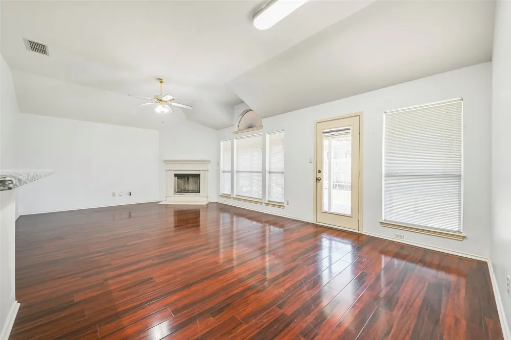 700 N Emma Drive Arlington, TX 76002