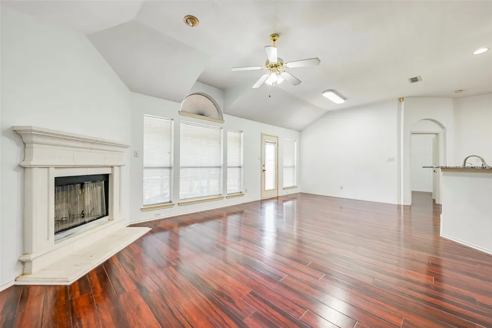 700 N Emma Drive Arlington, TX 76002
