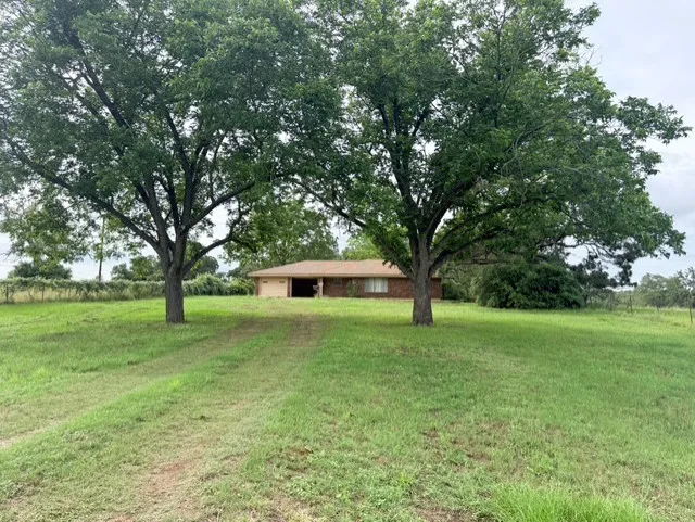 1250 Fm 112 Lexington, TX 78947