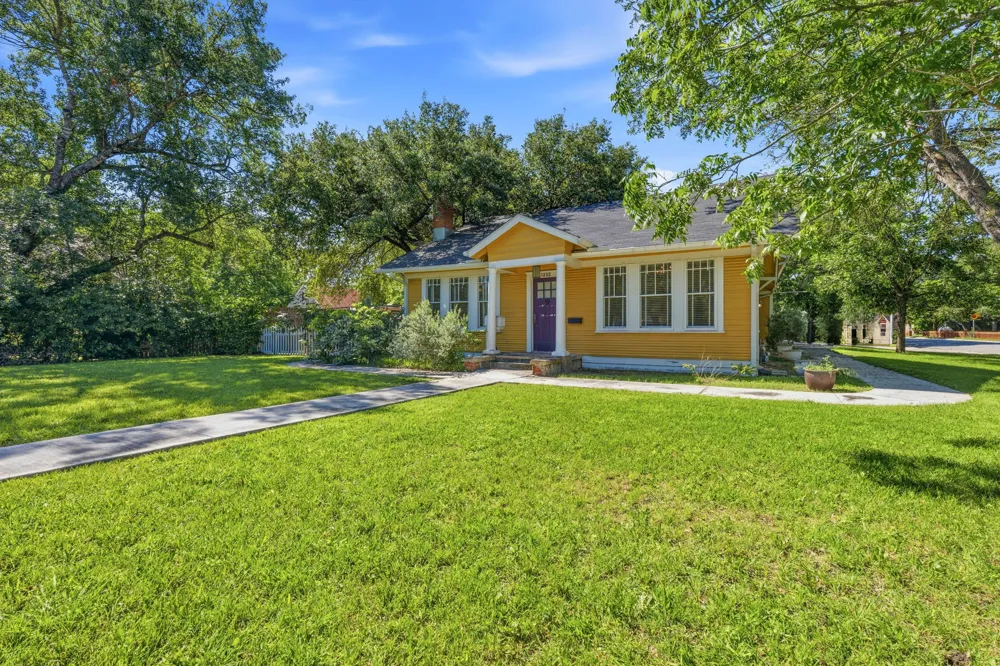 1232 Spruce Street Lockhart, TX 78644