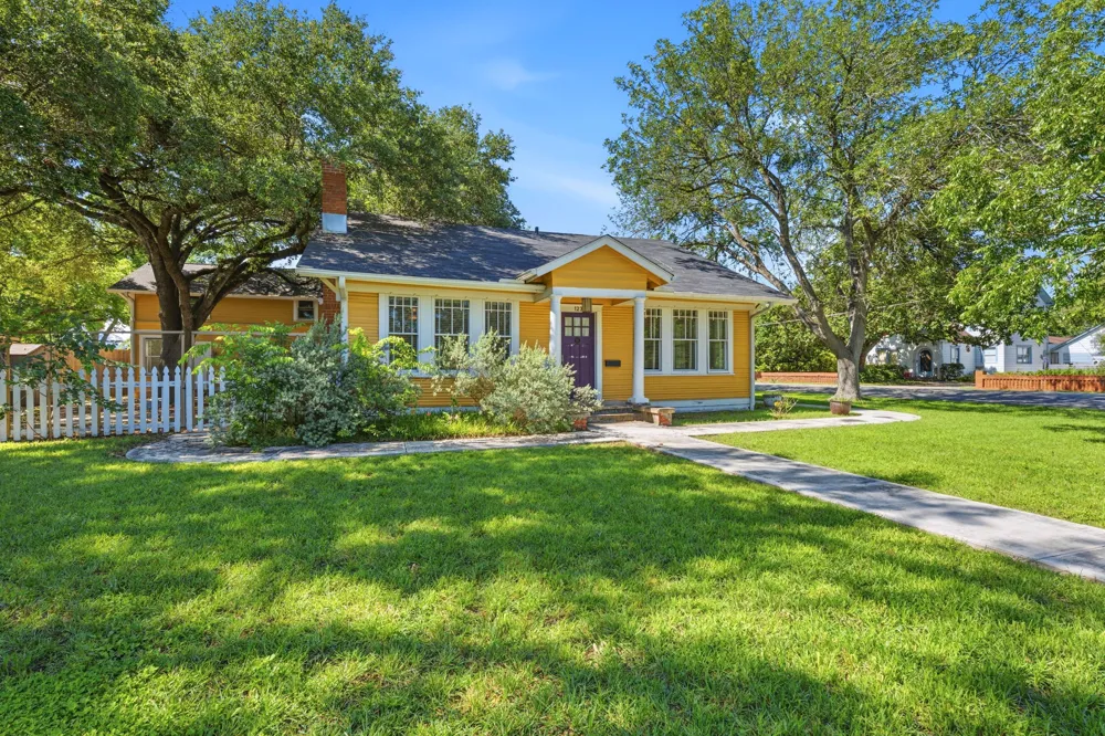 1232 Spruce Street Lockhart, TX 78644