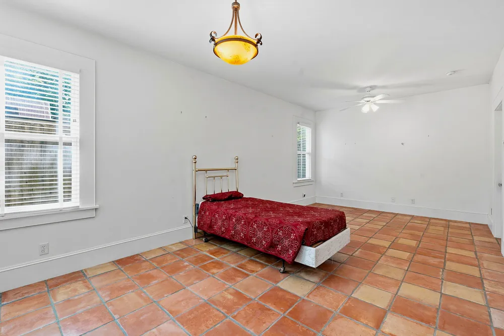 1232 Spruce Street Lockhart, TX 78644