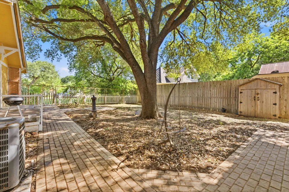 1232 Spruce Street Lockhart, TX 78644