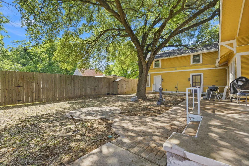 1232 Spruce Street Lockhart, TX 78644