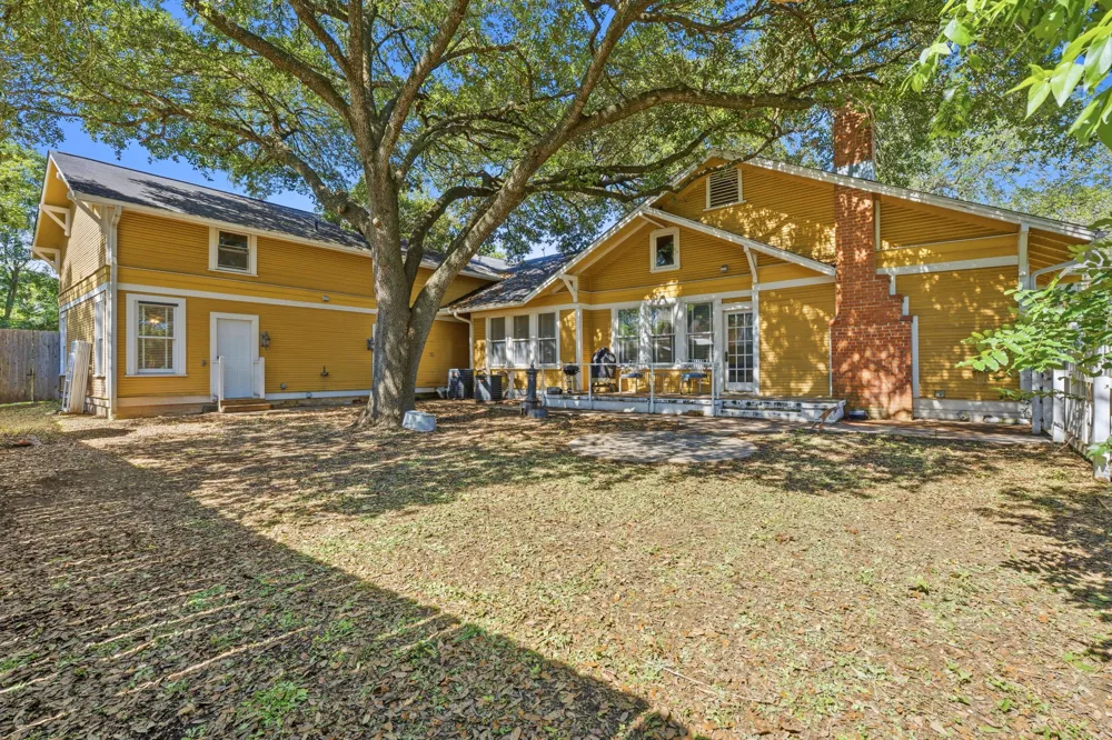 1232 Spruce Street Lockhart, TX 78644
