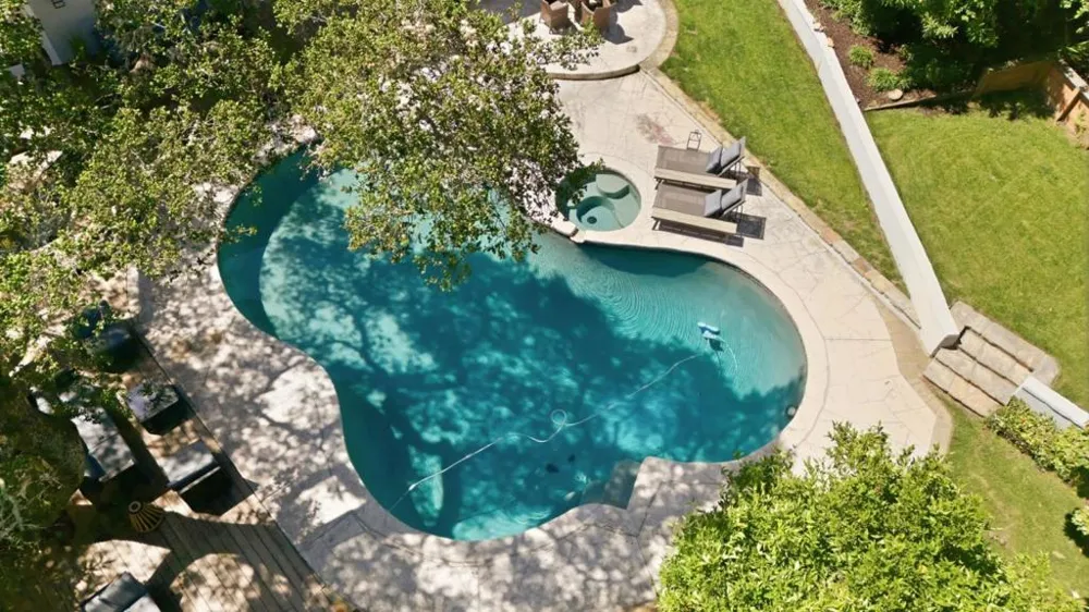 220 Robin Road Hillsborough, CA 94010