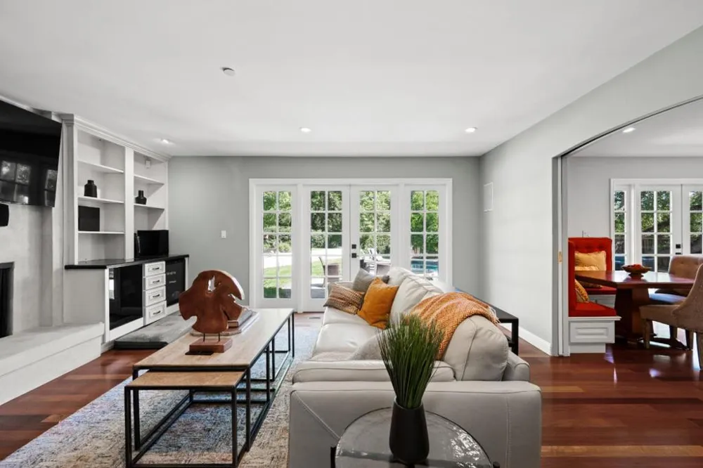 220 Robin Road Hillsborough, CA 94010