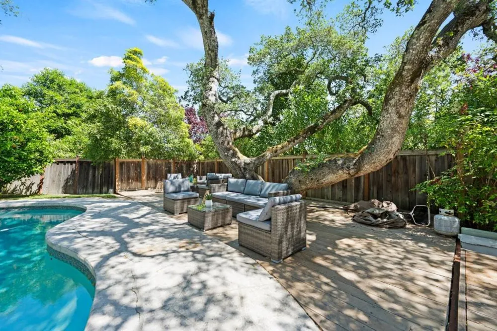 220 Robin Road Hillsborough, CA 94010